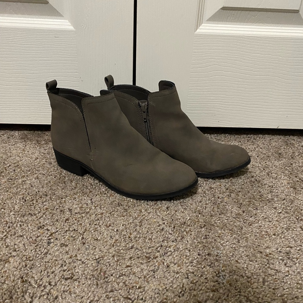 American Eagle booties